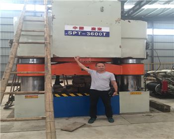 四柱(zhu)液壓機(jī)